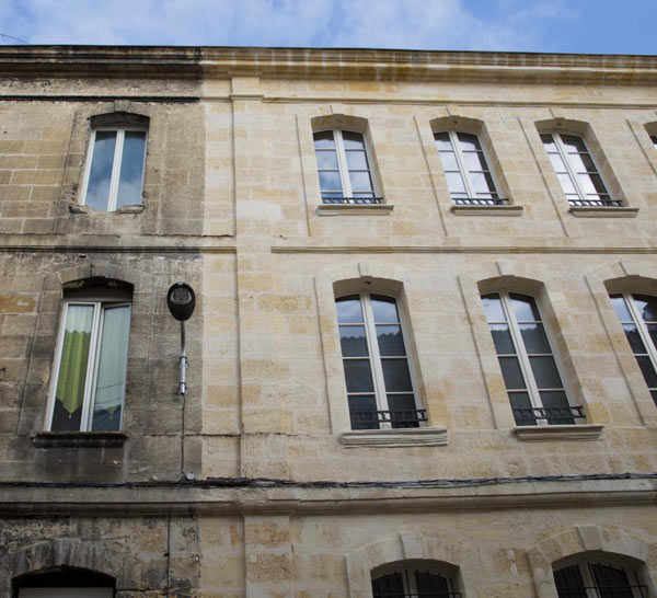 Ravalement, bardage façade : VELASCO COUVREUR intervient dans la Sarthe 72 pour vos travaux de ravalement façade et pose de bardage.